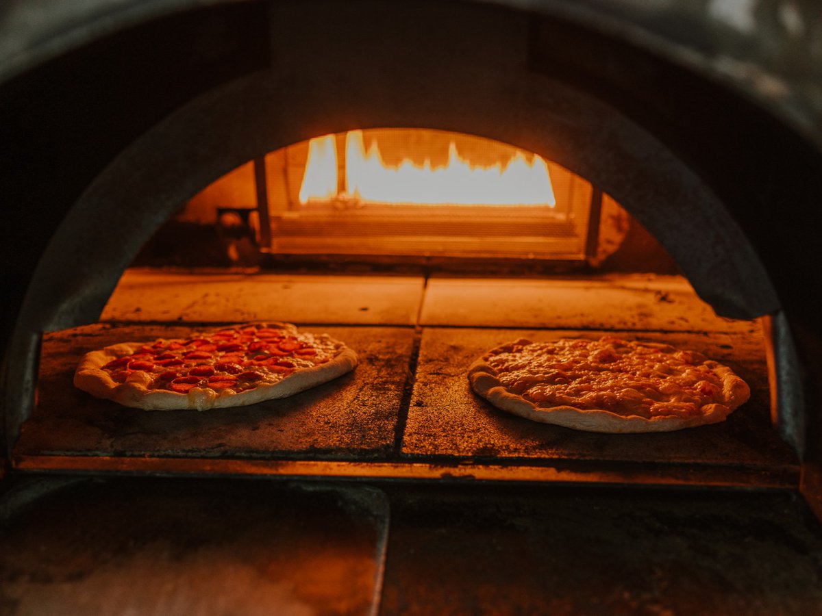 ThePieFather's tweet photo. Experience the perfect blend of tradition and flavor at #ThePiefathers pizza 🍕 🤌🏼 https://t.co/uVpEjpzG9v