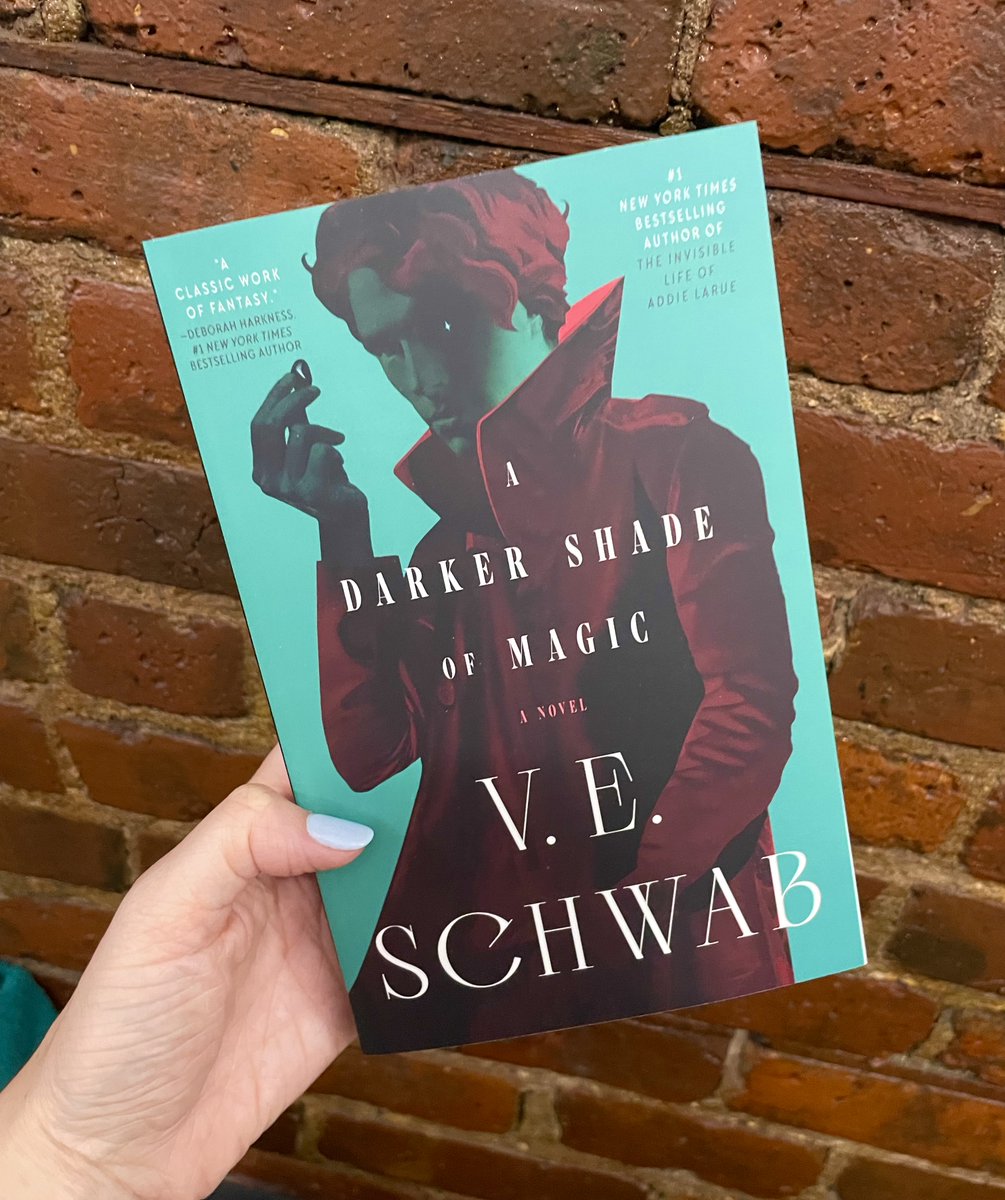 Can't wait to get your hands on the stunning new edition of #ADarkerShadeofMagic by <a href="/veschwab/">Victoria/V.E. Schwab</a>? We're giving YOU the chance to win a copy of your very own! Just follow us, then like and retweet to enter ✨

#DarkerShadeOfSweeps