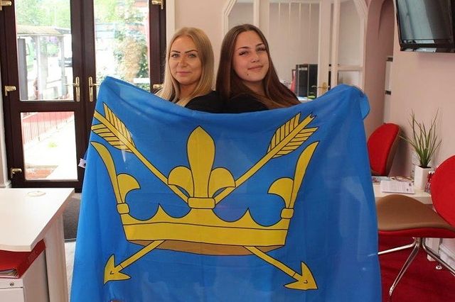 Peak-a-Boo! 💙 

It’s Suffolk Day tomorrow and in spirit of celebrating our beautiful county - here’s some pictures of our friendly staff getting ready with the Famous Flag 💙💛 
@Suffolk_flag

#belvoiruk #belvoiripswich #suffolkday #suffolk #ipswich #ukproperty