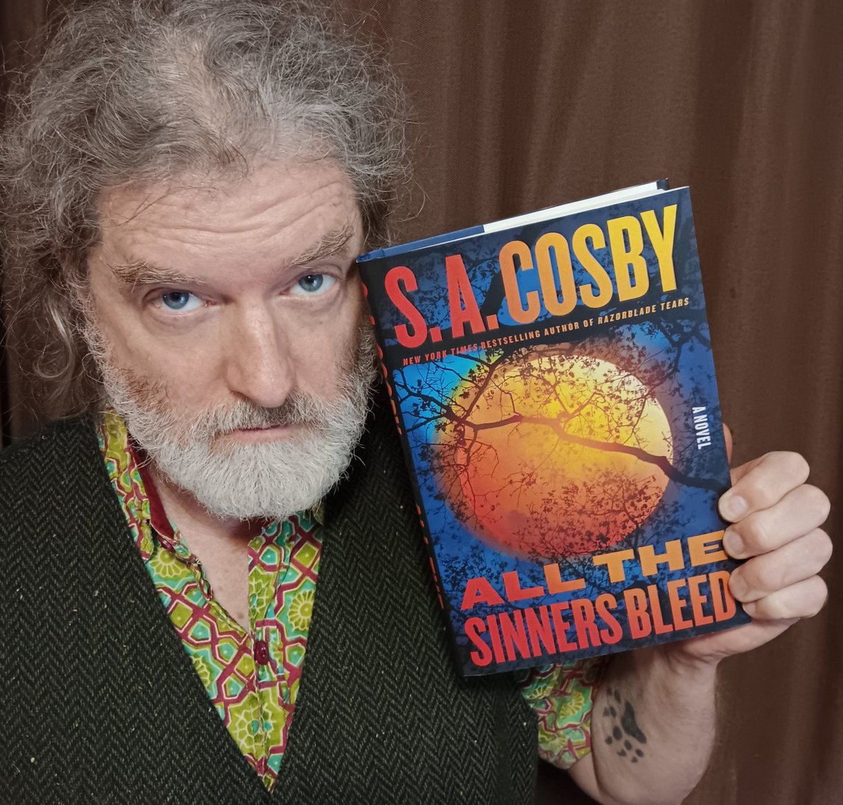 #Bookmail 🤘🤘🤘🔪🩸
ALL THE SINNERS BLEED
S.A. Cosby @blacklionking73 has taken a stab at a slasher & I am here for it! #RuralNoir #SouthernGothic Good chance this is THE book of Summer '23.