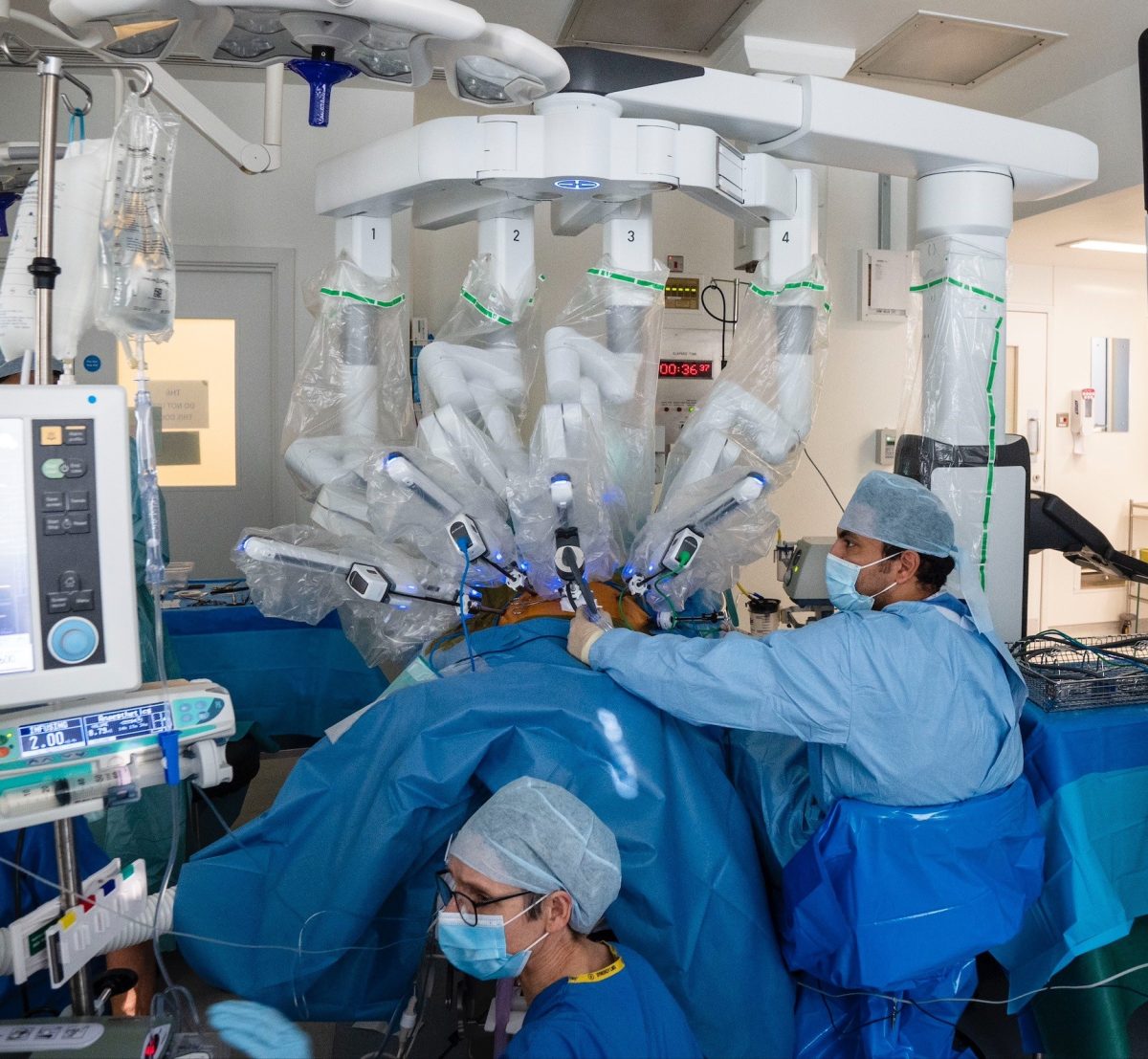 WorcesterObs's tweet photo. State-of-the-art robotic surgery - First 50 patients have now had prostate cancer treatment at the Alexandra Hospital - https://t.co/8Vd9hWzm2B https://t.co/3VT7BcDXdy