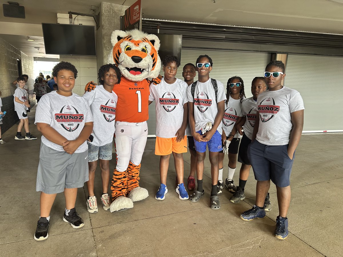 DaytonSchools's tweet photo. Recently, 8 campers and 3 of the @DpsColor life coaches attended the Anthony Munoz camp at Paycor Stadium! 🏈

Students learned about character, integrity, responsibility, and football skills during the camp. https://t.co/B2uJ92UTbw