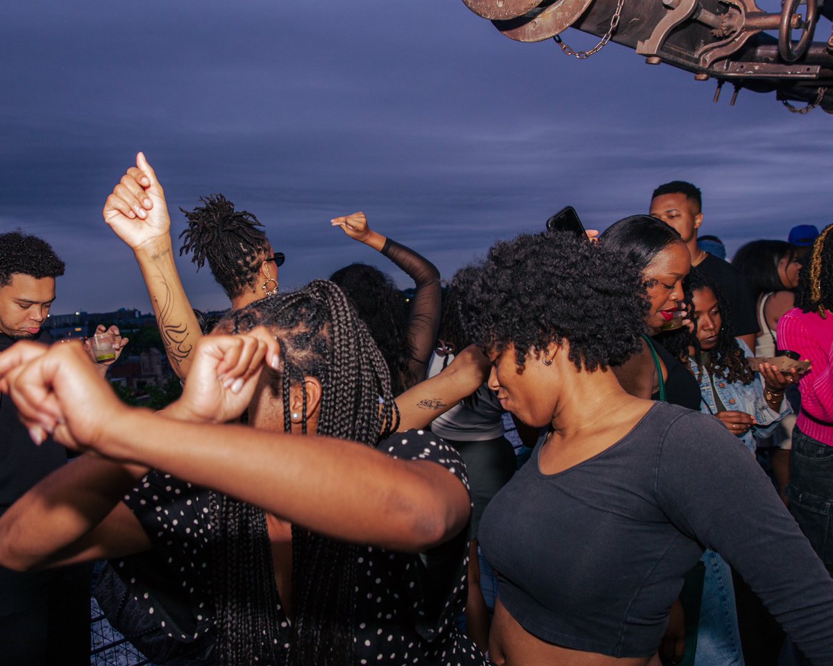 soundsbytfields's tweet photo. #NoStandingRoom is back this Saturday, June 24th! We got an amazing lineup playing your favorite sounds from all over the world!

Sounds by @boKnowsDJING + DJ K.O + + Ilham-maé + Myself

Hosted by @Greeezay 

$15 Tickets are still available at the link in bio! https://t.co/sL0ISjaJ6L
