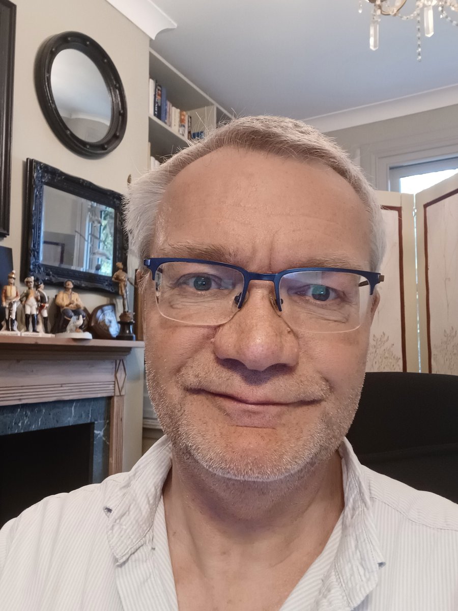 Anybody else going to the <a href="/FamHistoryShow/">TheFamilyHistoryShow</a> in York this coming Saturday? I'll be on the <a href="/YorkFHS/">York Family History</a> stand. Come and say hi, I don't really look like a whippet 

#AncestryHour