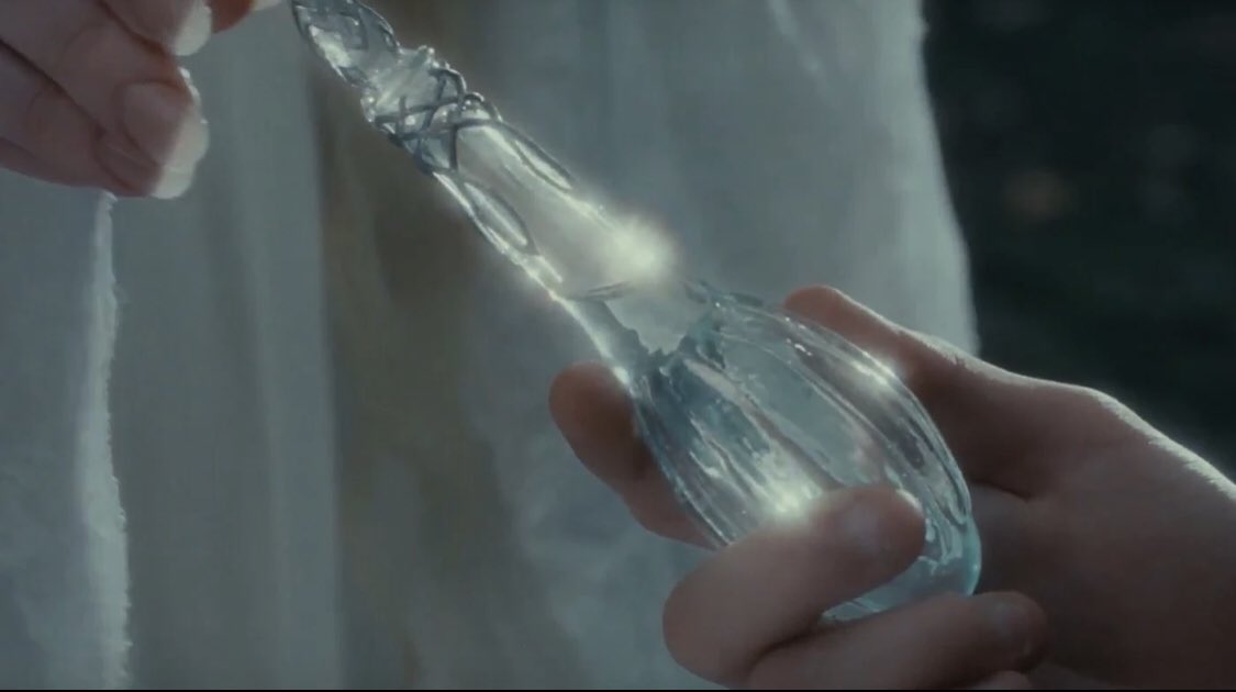 AcolyteJae's tweet photo. @GRRMspeaking Shining a little Phial of Galadriel in this thread to express that you and your work are very much cherished and appreciated! May this post be a light in a dark thread, when all other lights go out. https://t.co/lISrKp9EE2