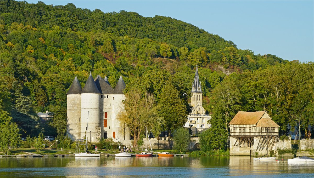 ThereseBaillard's tweet photo. Le #château des #Tourelles, début du XIIIe siècle, fut construit à la demande de Philippe Auguste pour renforcer ses défenses. Il est situé à #Vernon dans l'#Eure en #Normandie, dans la région historique du Vexin normand. Il s'élève près du Vieux-Moulin (mon tweet du 22 10 22). https://t.co/04xWFDNPfI