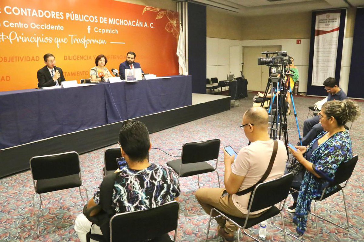 CCPMichoacan's tweet photo. Presentamos ante los medios de comunicación los detalles de nuestro Foro Regional las NIFS y las NIA en Continua Evolución, el cual se estará desarrollando los días 23 y 24 de junio, donde estaremos recibiendo a contadores de 8 estados de la República.

#PrincipiosQueTransforman https://t.co/ljwumAJteY
