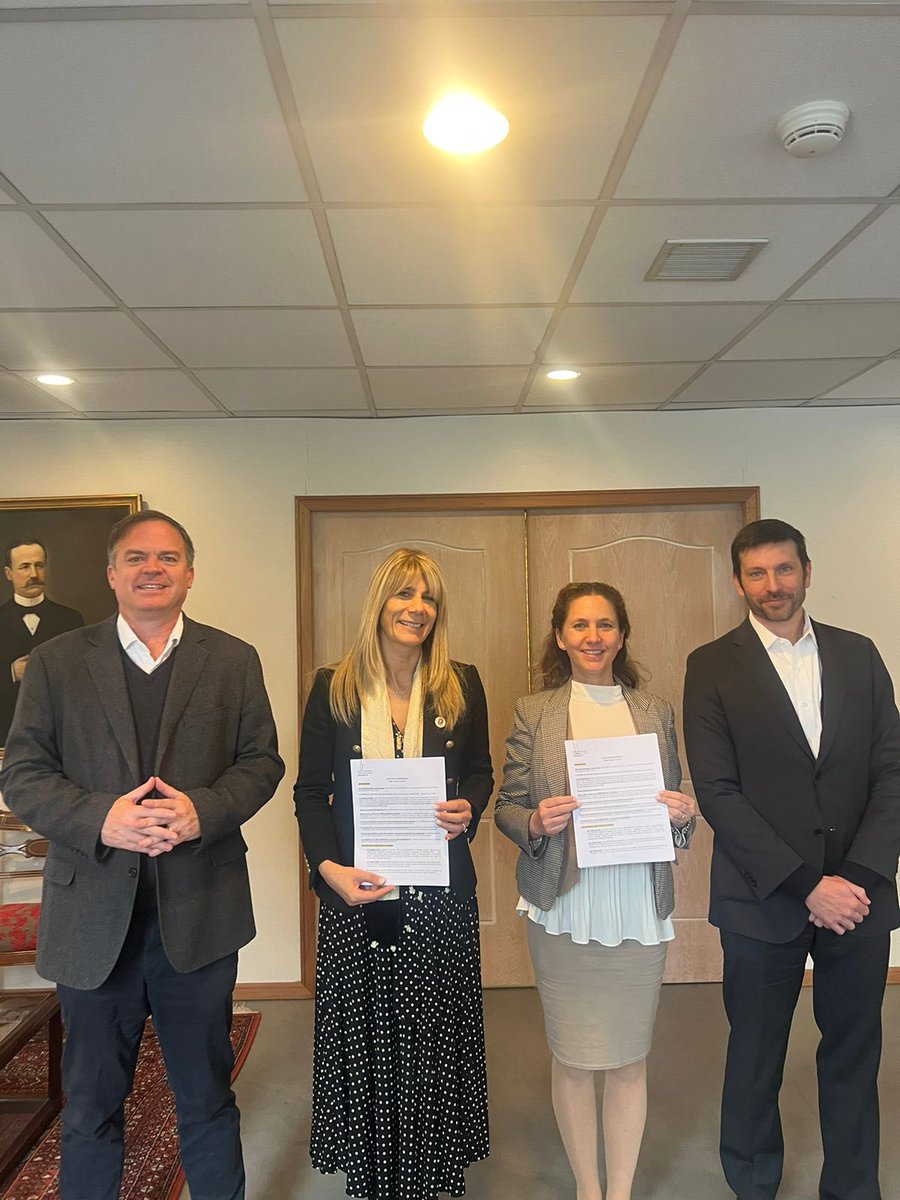 matiaswalkerp's tweet photo. A propósito de la mala noticia del #Ipom y la baja proyección de crecimiento dada a conocer por el BC, como #DemócratasChile entregamos nuestra propuesta de #PactoProCrecimiento a @CPCchile y @SofofaChile. No habrá reforma tributaria sin un acuerdo pro inversión y empleo. https://t.co/tIvAiedWi9
