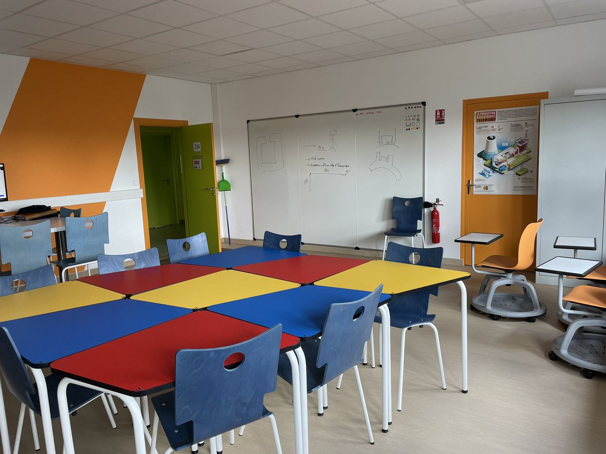 RubanYannick's tweet photo. Inauguration de la nouvelle salle de technologie du collège Jacques Prévert de Domfront en Poiraie en présence de Mme la Conseillère départementale, du DASEN de @dsden61 et de l’équipe de direction de l’établissement. Un très bel outil de travail au services des apprentissages. https://t.co/hYH1yPZjD2