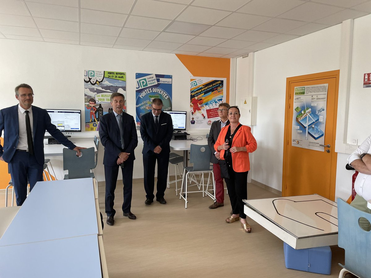 RubanYannick's tweet photo. Inauguration de la nouvelle salle de technologie du collège Jacques Prévert de Domfront en Poiraie en présence de Mme la Conseillère départementale, du DASEN de @dsden61 et de l’équipe de direction de l’établissement. Un très bel outil de travail au services des apprentissages. https://t.co/hYH1yPZjD2