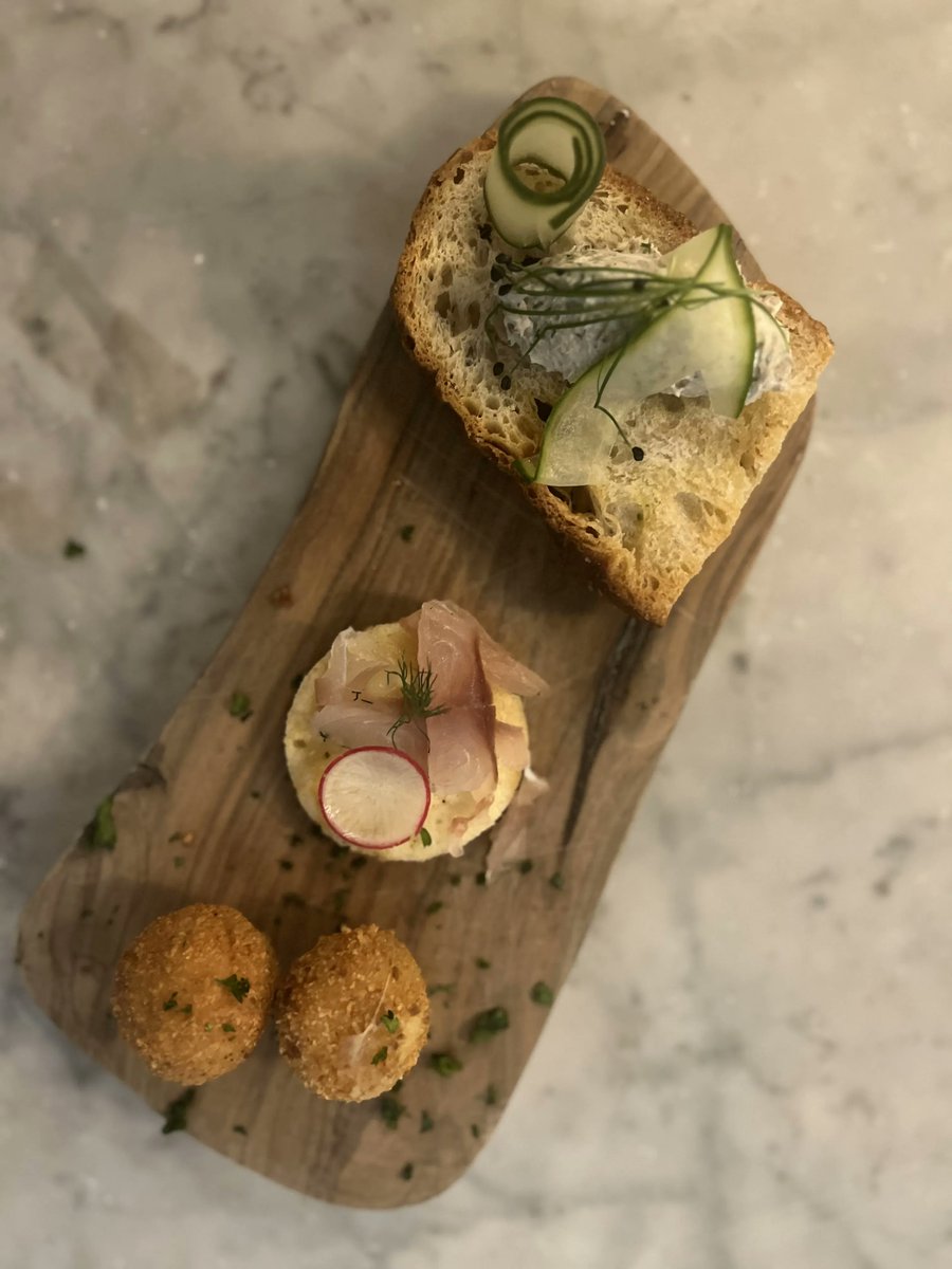 norfolk_wine's tweet photo. Here are some photos of what our guests get to taste with sparkling wine at our Fizz 'n' Chips events. 🥂 Delicious fish based canapes, followed by lightly fried fish in a tempura style batter served with chunky chips - all paired with six different sparkling wines! @LastWineBar https://t.co/5eceWpyYtB