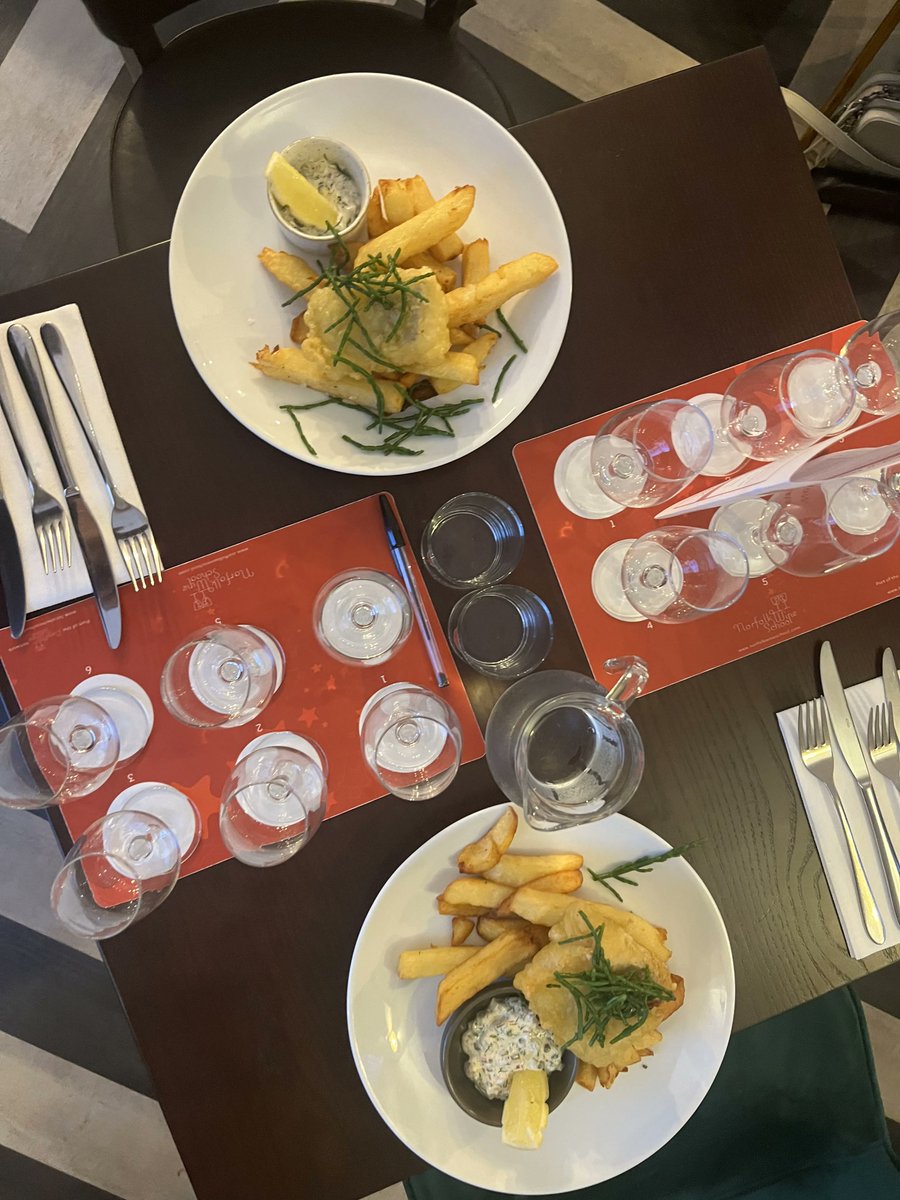 norfolk_wine's tweet photo. Here are some photos of what our guests get to taste with sparkling wine at our Fizz 'n' Chips events. 🥂 Delicious fish based canapes, followed by lightly fried fish in a tempura style batter served with chunky chips - all paired with six different sparkling wines! @LastWineBar https://t.co/5eceWpyYtB