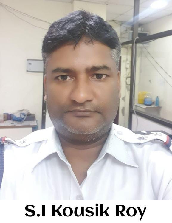 KolkataPolice's tweet photo. Timely Intervention!

Today, Sgt Jayjit Saha, was out on a round, he saw a man stabbing a lady near a pond. He rushed to the spot &amp; rescued her &amp; successfully nabbed that man. The assailant was arrested by #SurveyParkPS. The lady was rushed to a nearby hospital by SI Kaushik Roy. https://t.co/jyKgOokHgS