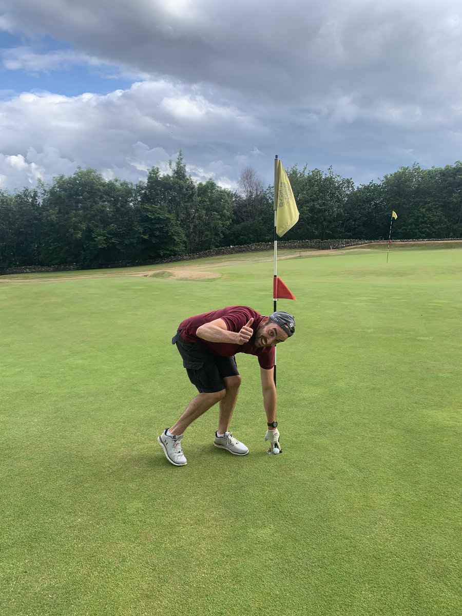 BruceyBonus92's tweet photo. @PeeblesGC former Galashiels captain @scott1learmonth giving me a free lesson on the 7th #HoleInOne https://t.co/nO7u6DxxBa