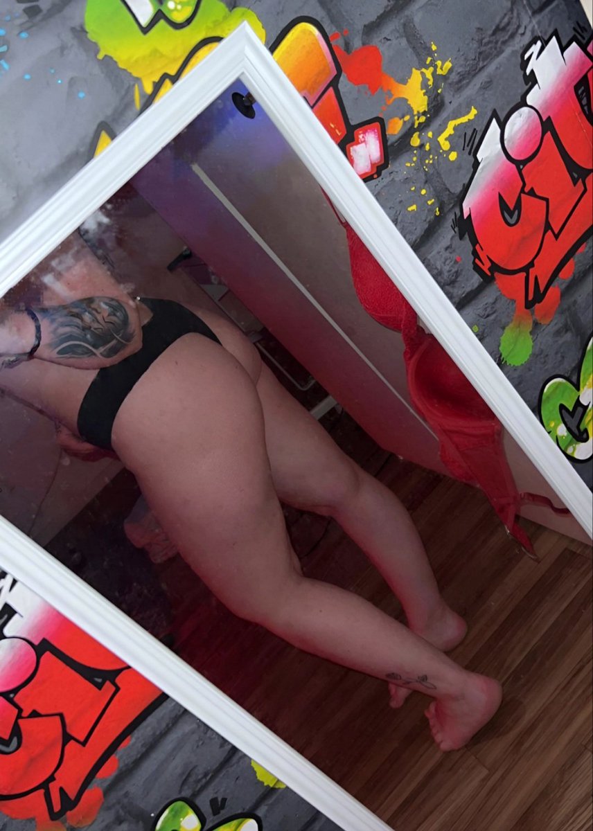 Spanky02OF's tweet photo. Lite rumpa har väll inte skadat någon 🍑 Glöm inte att likea dom andra tweetsen för t.ex bröst bild eller cencurerad video när jag pullar mig själv 💦💦 #ass #onlyfansbabe  #nude #röv https://t.co/0Q46305CQJ