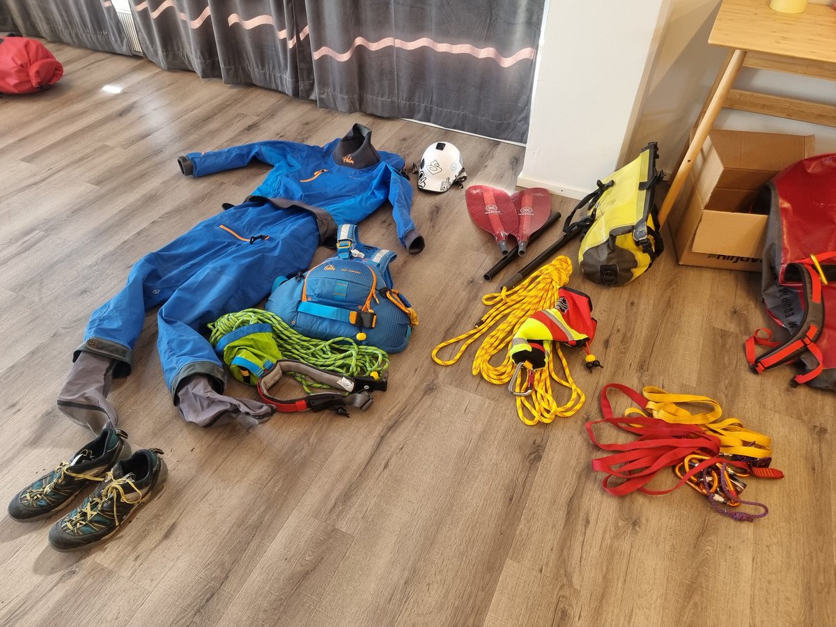 As a #guide, personal gear is important. Looking at kit on and <a href="/intraftfed/">International Rafting Federation (IRF)</a> #whitewater guide workshop with xwander.fi
