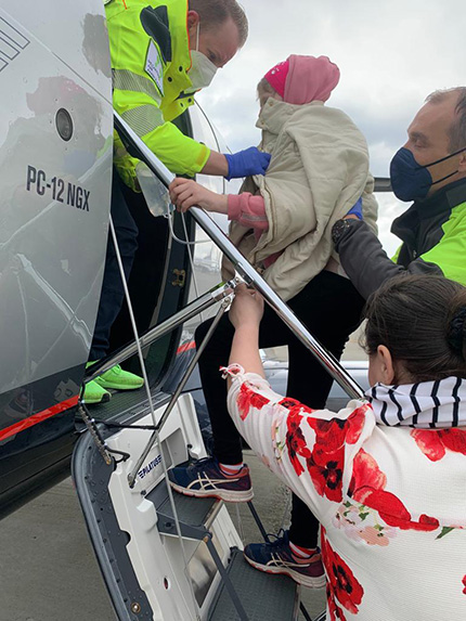 On #WorldRefugeeDay, we celebrate how #bizav creates positive change! Discover the story of @HPISwiss, showcasing how business aviation aircraft and volunteer pilots are mobilizing aid, transporting medical supplies and supporting humanitarian efforts: noplanenogain.org/swiss-group-us…