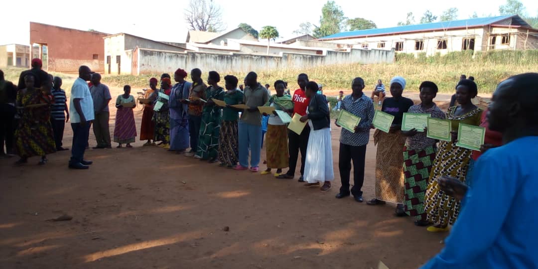 None <a href="/NyamugariS/">Nyamugali Sector/Kirehe D</a> <a href="/KireheDistrict/">Kirehe District</a> <a href="/RwandaEast/">𝐄𝐚𝐬𝐭𝐞𝐫𝐧 𝐏𝐫𝐨𝐯𝐢𝐧𝐜𝐞 | 𝐑𝐰𝐚𝐧𝐝𝐚</a>  abantu bakuze basoje amasomo yo gusoma no kwandika bashyikirijwe cerficates z'ishimwe zihamya ko basoje amasomo yabo neza kandi byabereye urugero rwiza abandi bagiterwa ipfunwe no gutinya kugana amasomero y'abakuze.