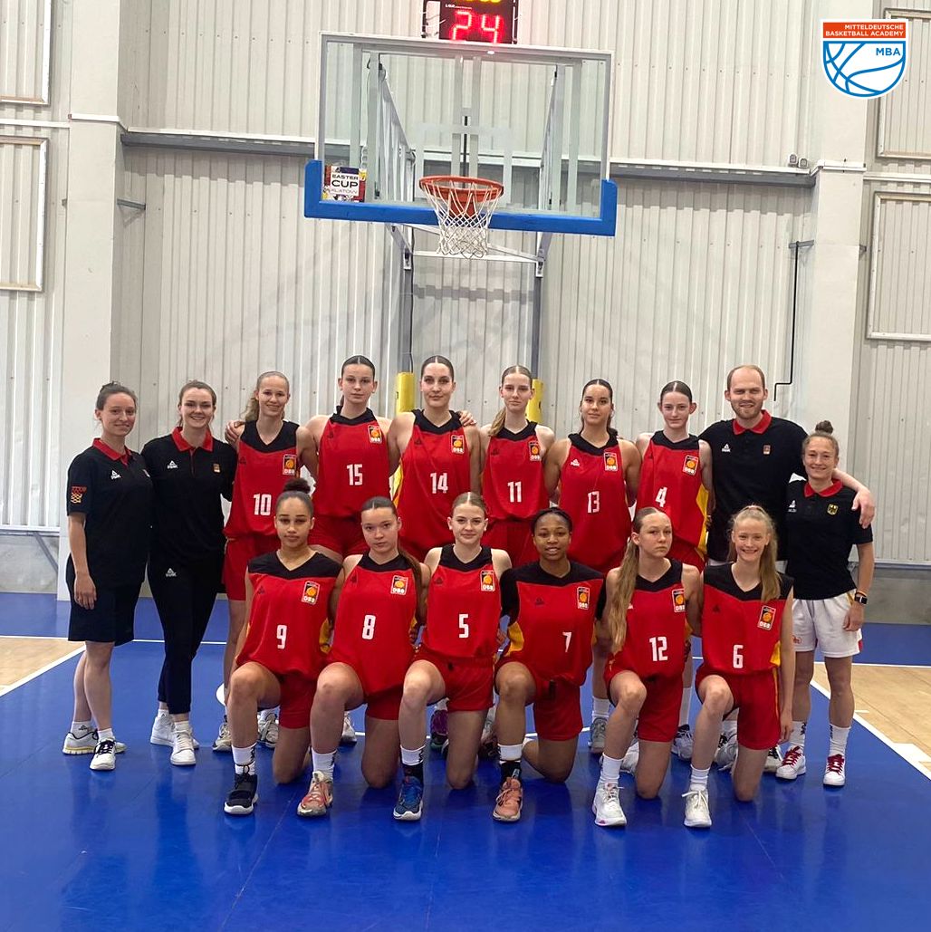 Sachsen-Anhalt, die Mitteldeutsche Basketball Academy und der Heimverein BBC Halle haben eine neue Nationalspielerin. Die 14-jährige Chinaza Eziani trug in drei Länderspielen gegen Tschechien zum ersten Mal das Trikot der deutschen U15-Nationalmannschaft. Wir freuen uns riesig!