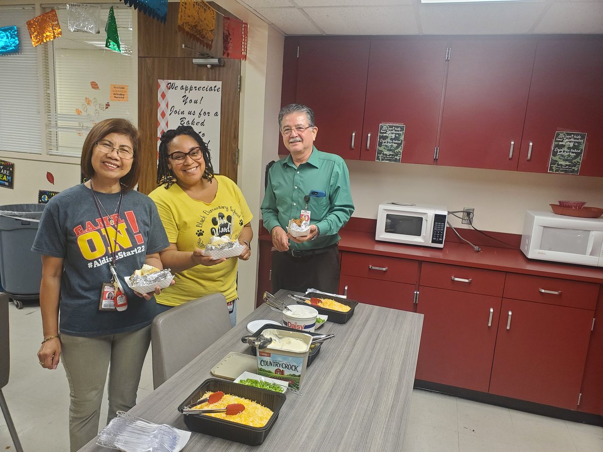 Thank you @mtrujillo1984 for providing the staff with a baked potatoe bar! We can't hide how Spudtacular our #CampOdom staff is! @BlackES_AISD @AldineRUSH @RicardoPequeno1