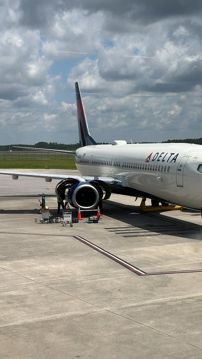 nerobankerr's tweet photo. @Delta original flight time to take off 6am, almost 6 hours later I’m still looking at the same view! First time I ever experienced this. Instead of letting us know if we should make other accommodations to get to our destination, we get told another hour. Completely ruins today https://t.co/kDqRF7Jw0l