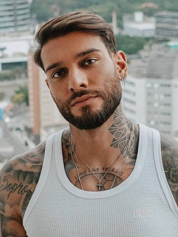 poptime's tweet photo. 🚨 Lucas Lucco está sendo processado por sortear transplante capilar para seus seguidores calvos, afirma UOL. https://t.co/kndc42kcRz