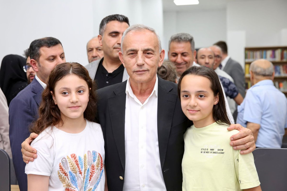 Bu gurur hepimizin…Küçükçekmecemizdeki kütüphanelere yeni bir tanesini daha ekledik.

Mehmet Akif Mahallesi’nin ilk kütüphanesini açtık! Gençlerimizin sessizliğin keyfini çıkararak kitaplarını okuyup,kendilerini ileriye taşıyacakları bu ortamı sağlamanın mutluluğunu yaşıyorum.