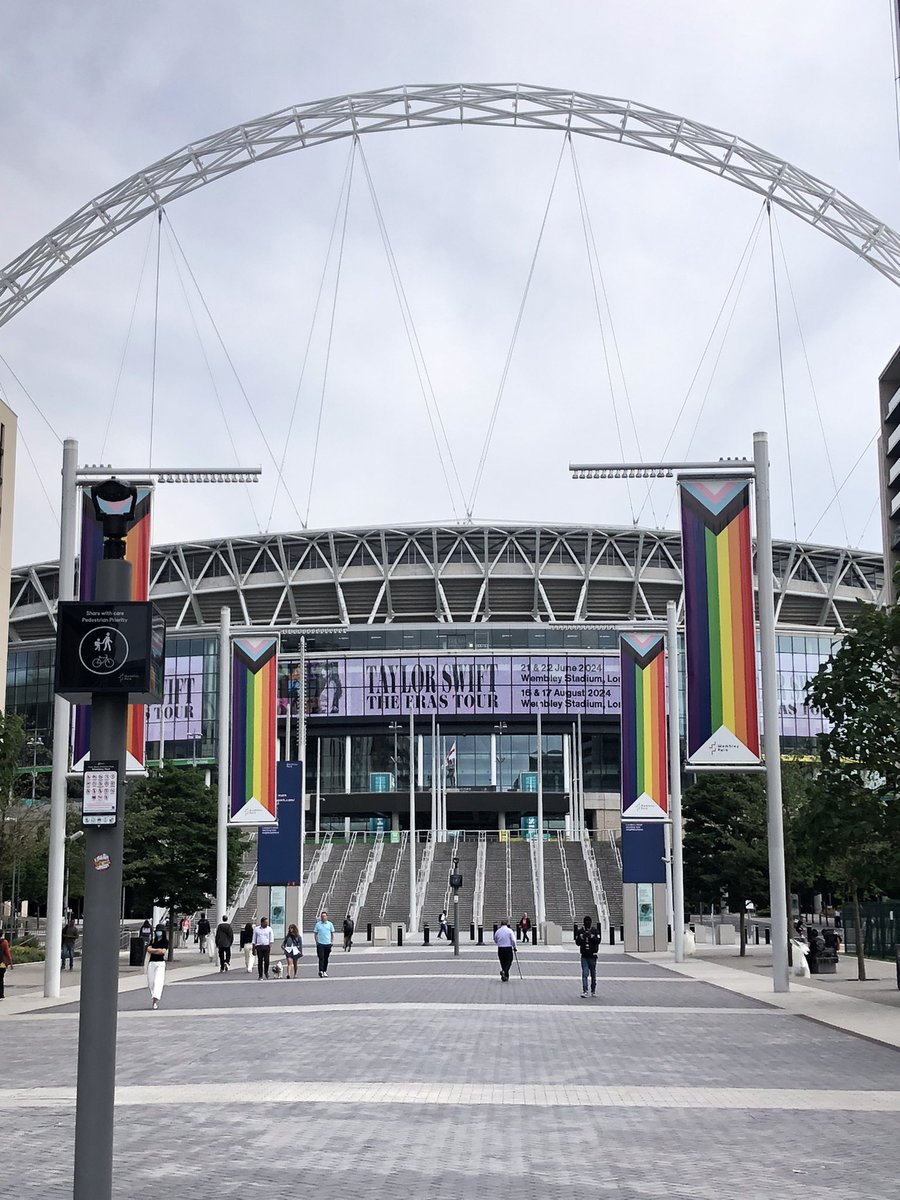 bfiaflvinyl's tweet photo. ITS ALREADY ON THE STADIUM https://t.co/NSpzGSAyT1
