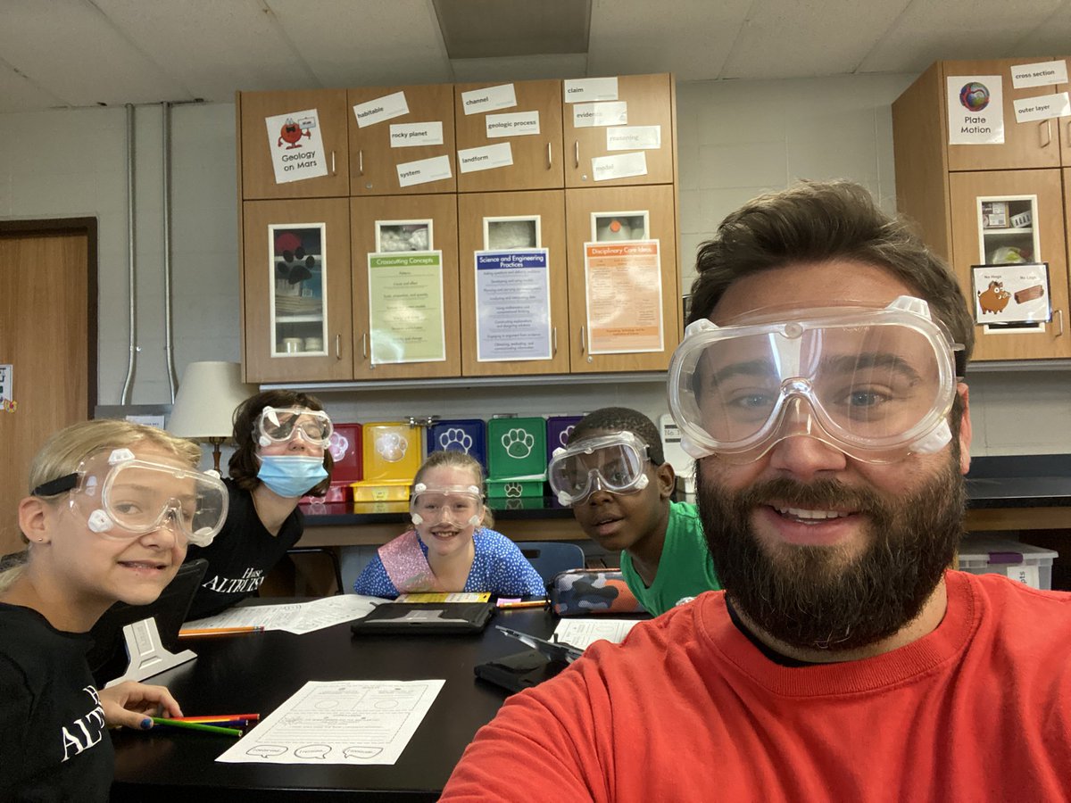 BarackmanBrian's tweet photo. ‼️Opportunity to join the Cougar Family‼️ If you’re interested in science, teaching great students, being surrounded by excellent teachers, and being supported by the the most helpful community I’ve ever been a part of, this is for you! Come find the fun with us! @KSnyderAP https://t.co/mrJxNYTcQ4
