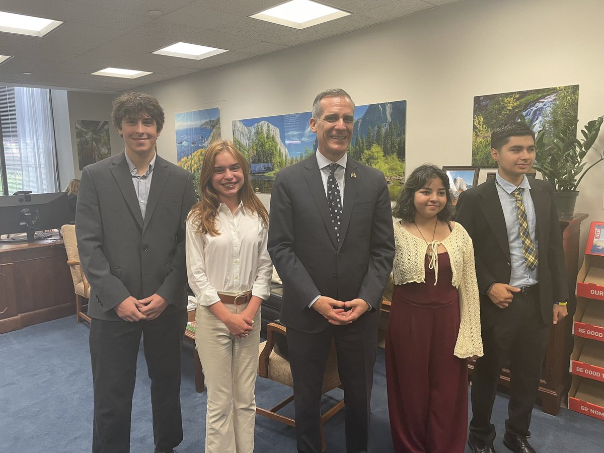 Great seeing Ambassador <a href="/ericgarcetti/">Eric Garcetti</a> while making the rounds on Capitol Hill today with patients from <a href="/UCLAMCH/">UCLAMattelChildrens</a>