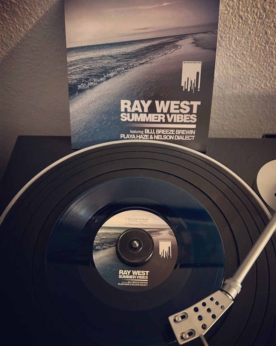 hiphopgods's tweet photo. Ray West featuring Blu, Breeze Brewin, Playa Haze &amp; Nelson Dialect - Summer Vibes (available now via @fatbeats)
#summer #prelude #summervibes #flutestramental #dreams #pt2 #instrumental #redapples #fortyfive #blu #breezebrewin #playahaze #nelsondialect #raywest #hiphopgods https://t.co/0vop3kfSSj