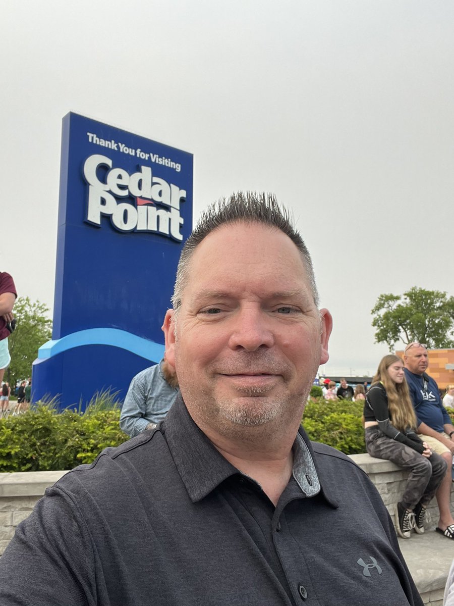 kevlong72's tweet photo. A little Magic at Cedar point for the Peanuts gang https://t.co/O7vprNcQE7