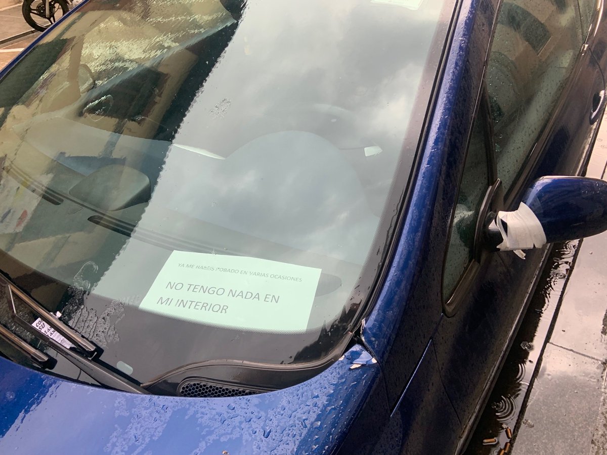 Sra. Catalá, ¿Verdad que no vamos a consentir que siga habiendo coches con carteles como este en las calles de Valencia?

Sigo exigiendo una ciudad segura, para nuestros vecinos y sus propiedades.