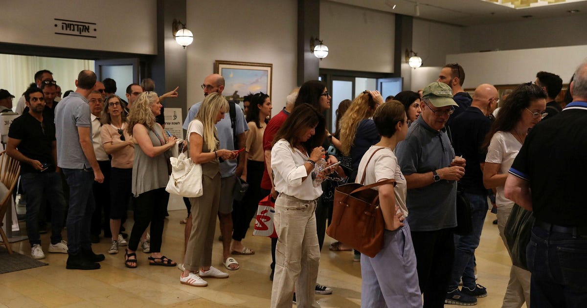 Long lines, delays at Israel's Bar Association election force extension of voting hours Haaretz https://t.co/53rrLW56R1 https://t.co/FZYUA6V5nN