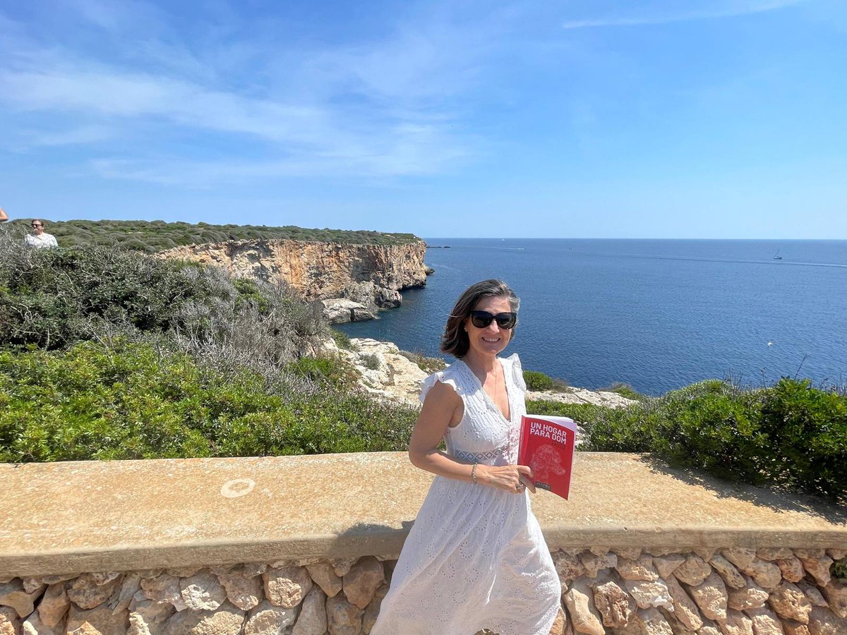AvizorEdiciones's tweet photo. Un hogar para Dom ya ha llegado al extremo oriental de España (coste Este de Menorca). Puedes encontrarlo en https://t.co/Cxqa6ctRa3
#ateneodemadrid #avizorediciones #FLMadrid23 #ucrania #ukraine #ukrainianliterature #unhogarparadom #victoriaamelina @vamelina https://t.co/t4vtzBEQu9