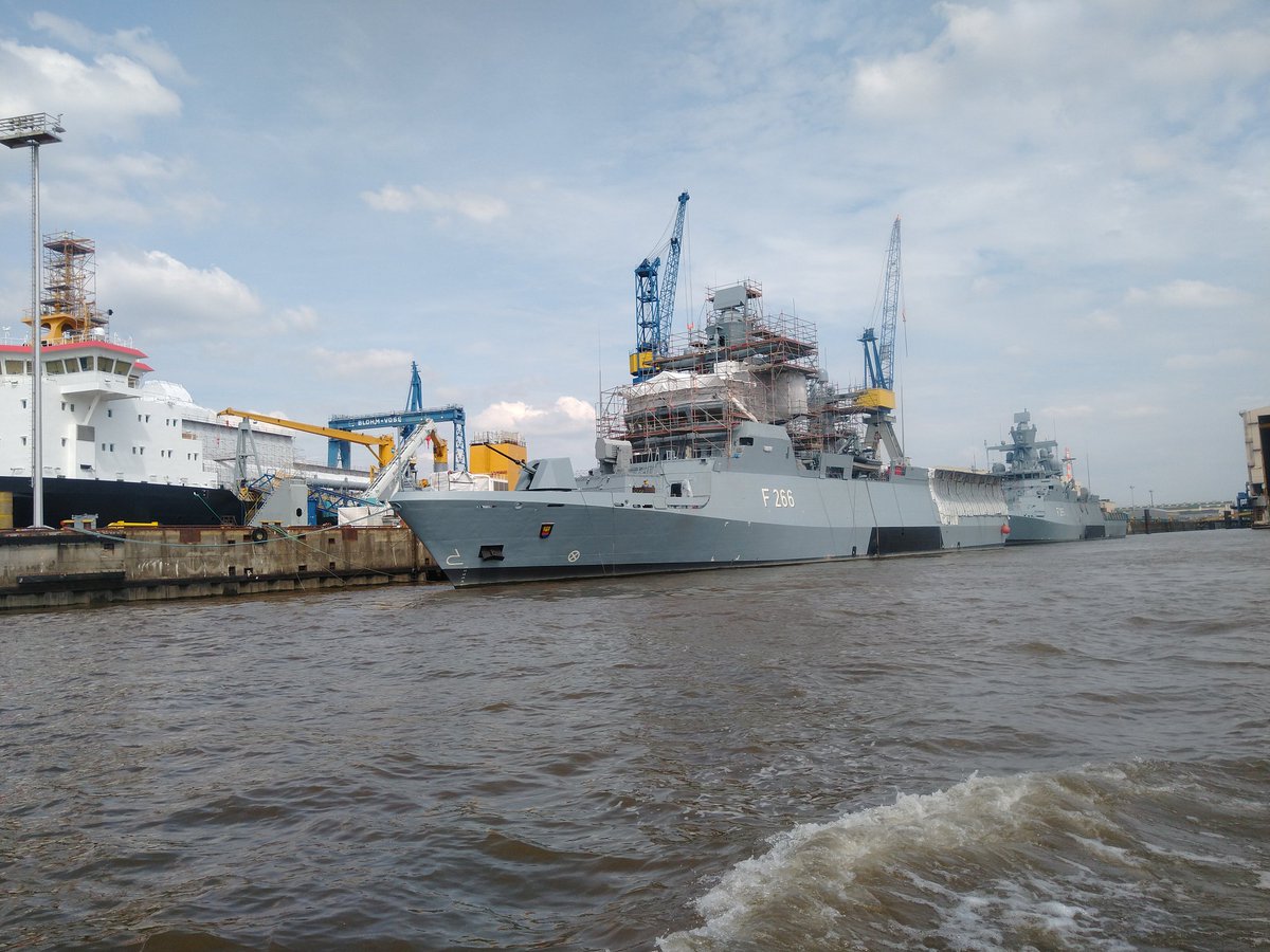 Rebel731's tweet photo. Korvette #Emden und #Köln in #Hamburg ! #F266 #F265 #Marine #WirSindMarine @deutschemarine @chiefdeunavy @CdrDeuNavalAir @Flot1DeuNavy @deu_flotilla2 @Com1DEUCorvSqn @ComDeuSubSqn @MerklTanja @BibiSeifert @BobzinThorsten @LGoessing @WarshipCam https://t.co/vYAnRcmk49