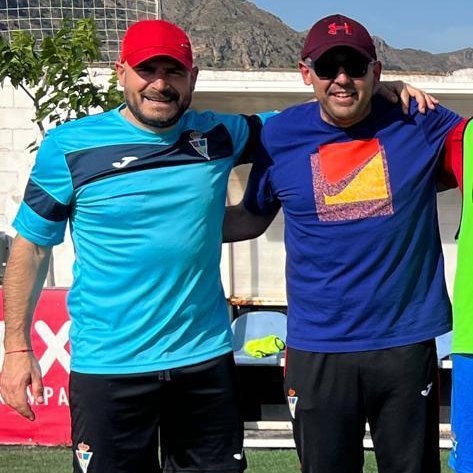 CFSantomera1's tweet photo. 📢 ¡El banquillo ya está LISTO para la SIGUIENTE TEMPORADA!

Entrenador: José Francisco Asensio.
Segundo: Joaquín Sáez Mara.
Delegado: Juan Martínez Muñoz.

🍍 ¡A por TODAS, EQUIPO!

🚢 Nuestro CAPITÁN prepara el BARCO para la 2023-24.

#cfsantomera https://t.co/dH1BVdKDgk