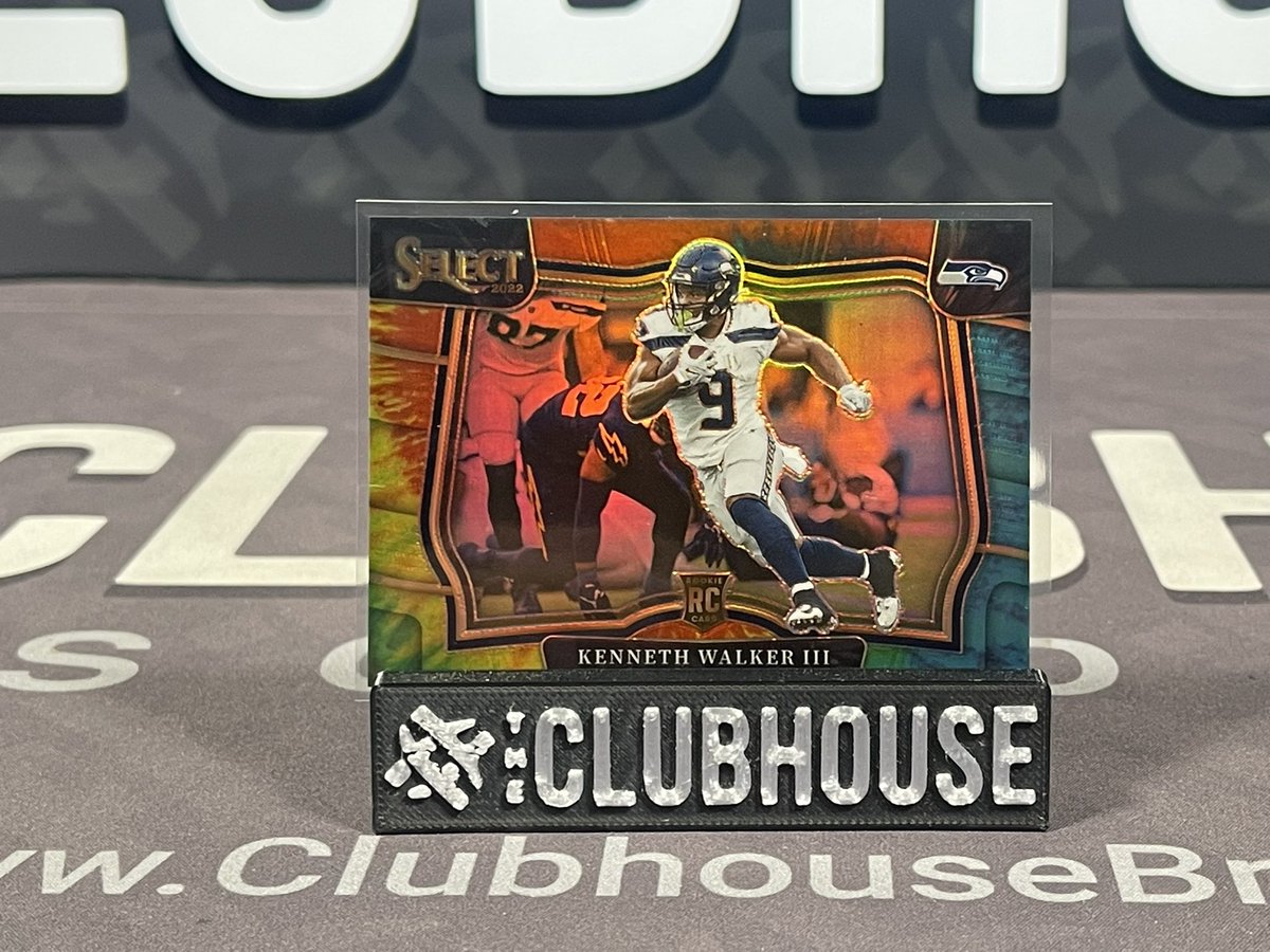 Late night Select football brings all the amazing parallels! Like a Zebra Brady!!! 
.
.
#TheHobby #PSA #sportscards #tradingcards #ClubhouseBreaks #groupbreaks #ShowYourHits #BIGHitties #football #NFL