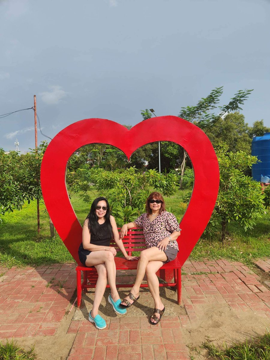 amazingrayzzee's tweet photo. First time to tour Iloilo with my bestie. Looking forward to our trip to Imoy Falls and Kawa Hot Bath in Antique. So far, so good! https://t.co/kqbM8uH5TX