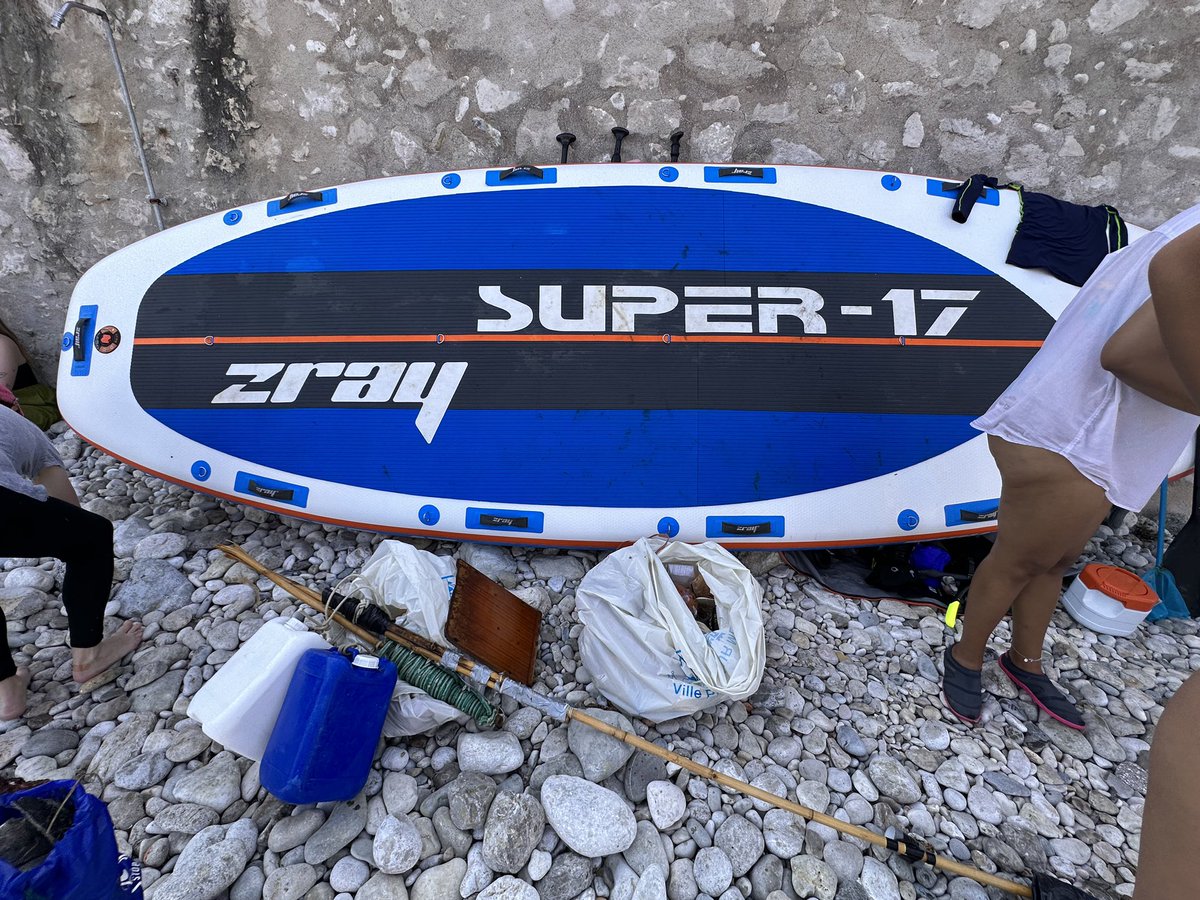 CecileDELETTRE's tweet photo. Donner du sens &amp; du fun à votre été, préserver et nettoyer la mer 🌊. 
Un RDV qui a l’avantage de 
- Créer du lien social 
- Prendre soin du littoral 
- Démontrer l’efficacité du collectif glocal. 
On se mobilise w/#PaddleCleaner + #IntFem 
150 kg de déchets récoltés l’après midi https://t.co/L3YFaYqQG2