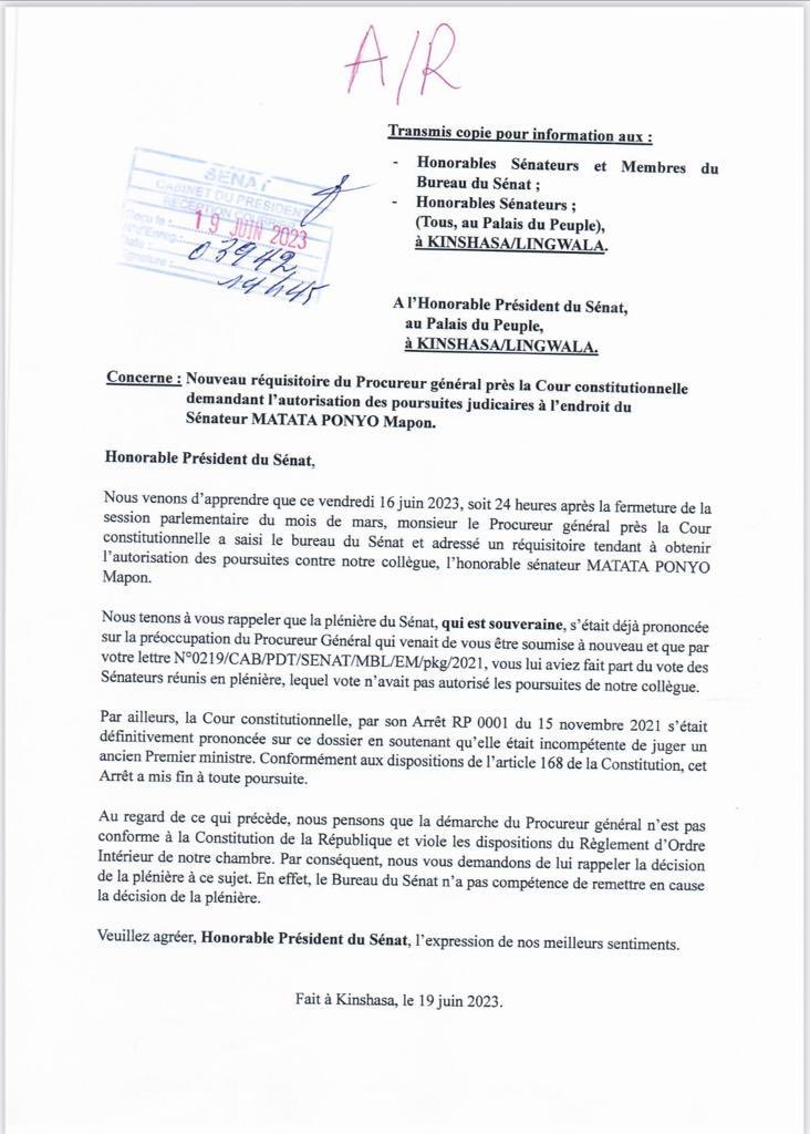 Mapon_Matata's tweet photo. Je salue le sens élevé de l’Etat des sénatrices Sona Kamitatu et Francine Muyumba qui ont dénoncé la tentative du Pdt du Sénat Bahati de méconnaître la décision de la plénière du sénat en voulant autoriser de nouveau des poursuites judiciaires sur le dossier Bukangalonzo. https://t.co/ywLHbXYCd2