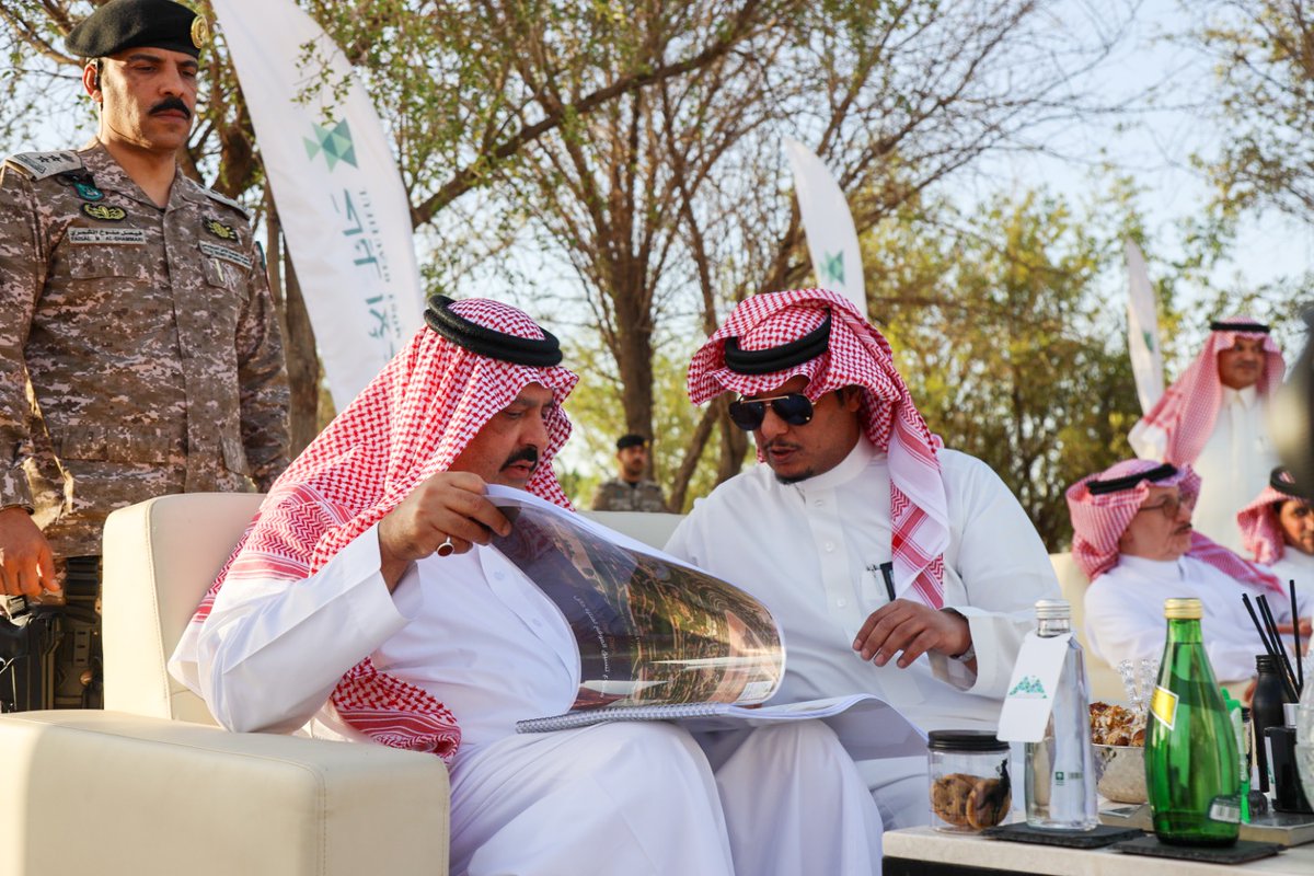 Amanat_Hail's tweet photo. 📸

سمو أمير منطقة حائل يضع حجر الأساس لمشروع جسر المدينة الحضرية بحضور سعادة وكيل إمارة منطقة حائل وأمين منطقة حائل ومدير إدارة مرور منطقة حائل،ويهدف المشروع بربط المدينة الحضرية بالمحاور الرئيسية والأحياء السكنية وتقليل المدة الزمنية اللازمة لمستخدمي الطريق

#أمانة_منطقة_حائل https://t.co/xHfZkxGCtW