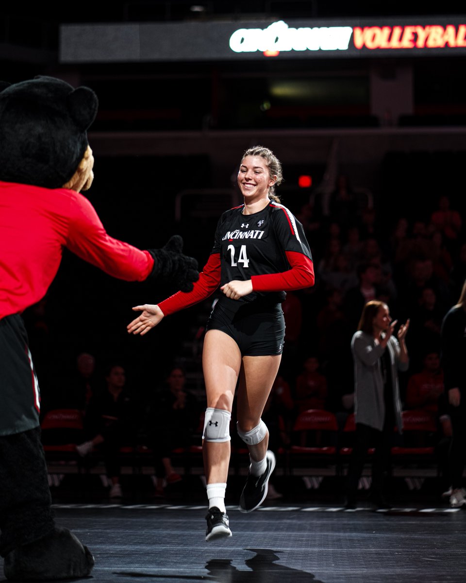 HBD @abigaillwalkerr! 🥳🎂

#Bearcats