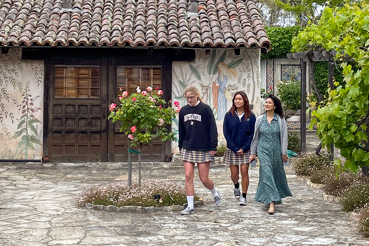 We are excited to share that Santa Catalina has formed a second sister school partnership with an international school! We are looking forward to student exchanges with <a href="/DowneHouse/">Downe House School</a> starting this fall. Read more: bit.ly/scsdownehouse #trulycatalina
