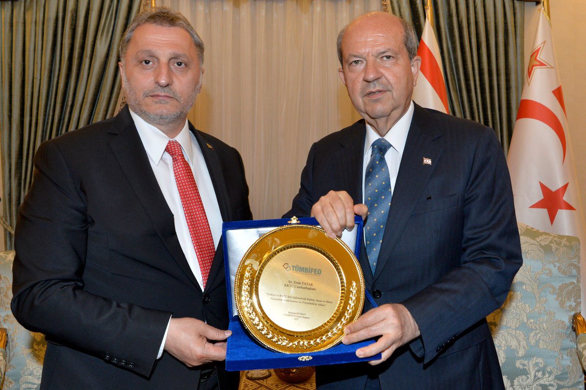 KKTCCB's tweet photo. Cumhurbaşkanı @ErsinrTatar , Tüm Bürokratlar ve İş İnsanları Federasyonu (TÜMBİFED) Genel Başkanı Mehmet Hüsrev ve beraberindeki heyeti kabul etti 

https://t.co/aKfVfu7VRE https://t.co/JbEE7zK2Q7