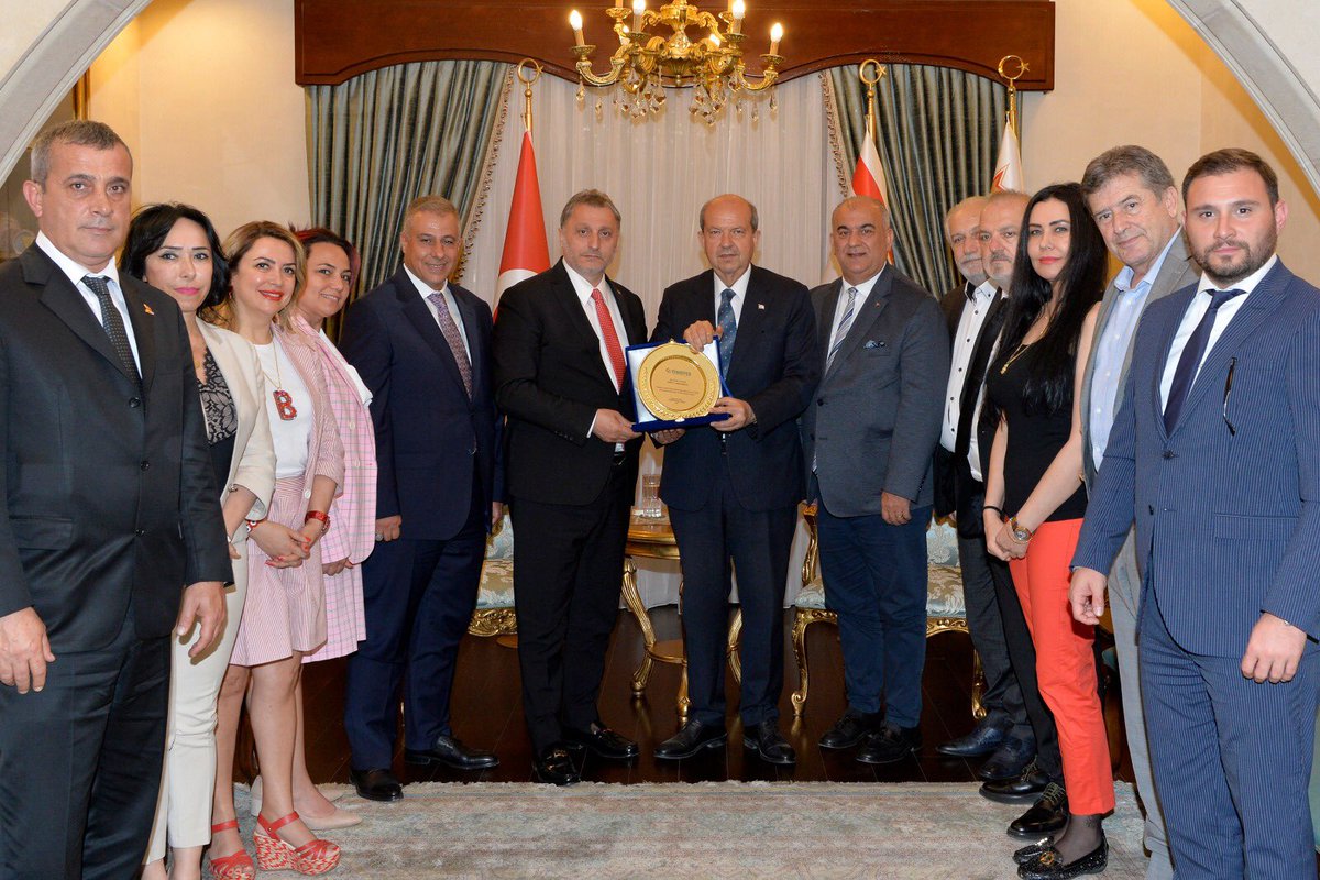 KKTCCB's tweet photo. Cumhurbaşkanı @ErsinrTatar , Tüm Bürokratlar ve İş İnsanları Federasyonu (TÜMBİFED) Genel Başkanı Mehmet Hüsrev ve beraberindeki heyeti kabul etti 

https://t.co/aKfVfu7VRE https://t.co/JbEE7zK2Q7