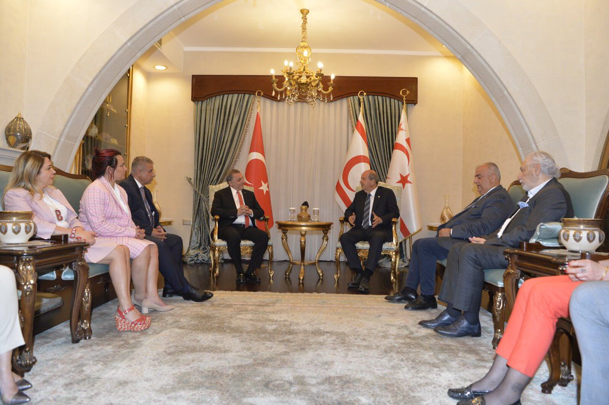 KKTCCB's tweet photo. Cumhurbaşkanı @ErsinrTatar , Tüm Bürokratlar ve İş İnsanları Federasyonu (TÜMBİFED) Genel Başkanı Mehmet Hüsrev ve beraberindeki heyeti kabul etti 

https://t.co/aKfVfu7VRE https://t.co/JbEE7zK2Q7