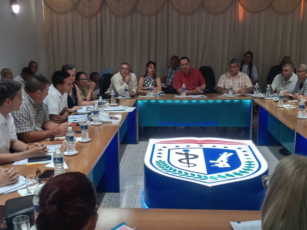 Ministro de Salud Pública <a href="/japortalmiranda/">José Angel Portal Miranda</a> se encuentra en la Universidad de Ciencias Médicas, Carlos J. Finlay,  de Camagüey,  como parte de la visita de trabajo que realiza a esa provincia. Es recibido por autoridades del partido y del gobierno del territorio.

Abrimos hilo 🧵