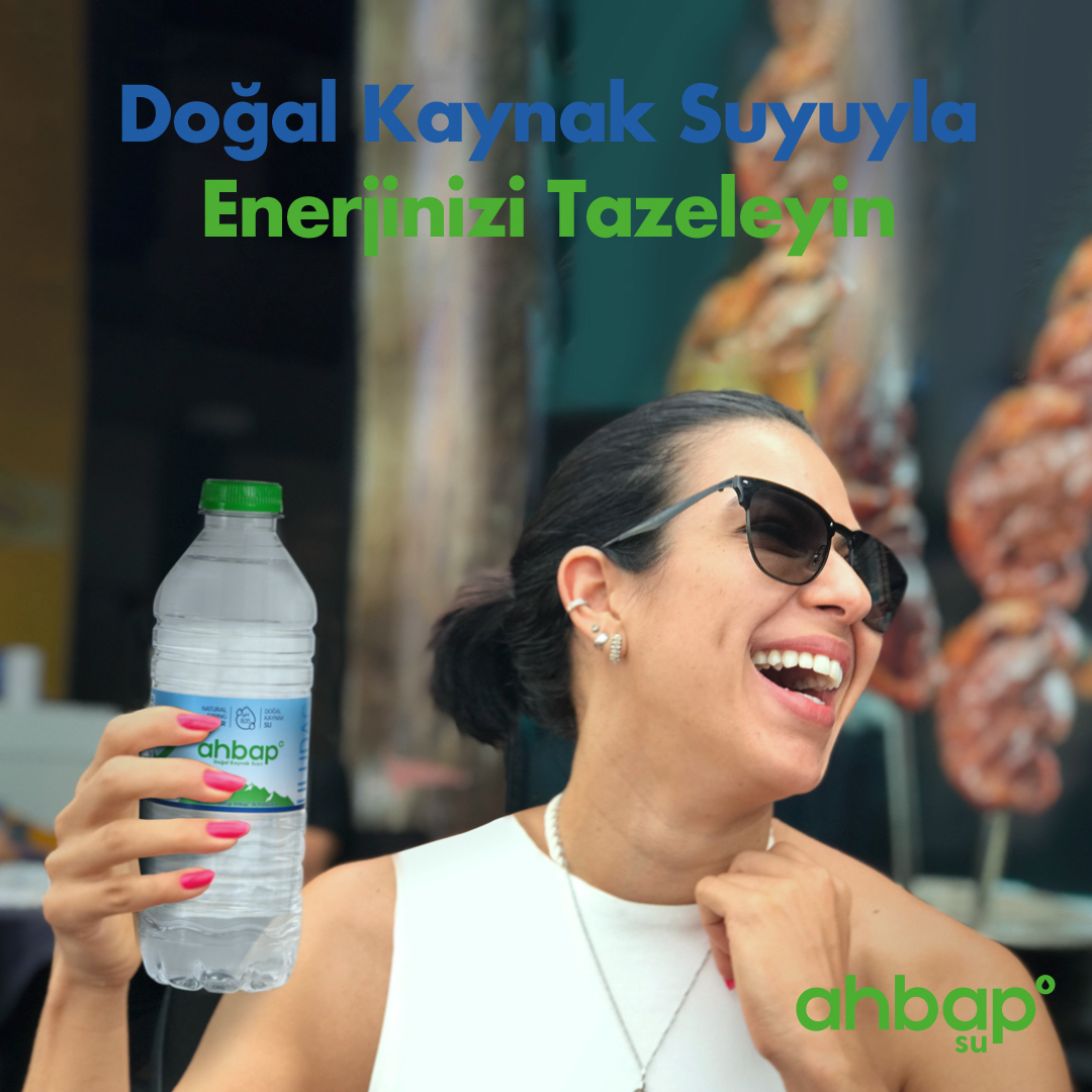 ahbapsu's tweet photo. Elinde pet şişe tutmak belki de sıradan görünebilir ancak bu basit hareketin aslında bizim için büyük bir anlamı var. Su hayatın, doğallığın ta kendisi!
#AhbapSu #doğalkaynaksuyu #enerjinitazele https://t.co/WDLcIeThLb