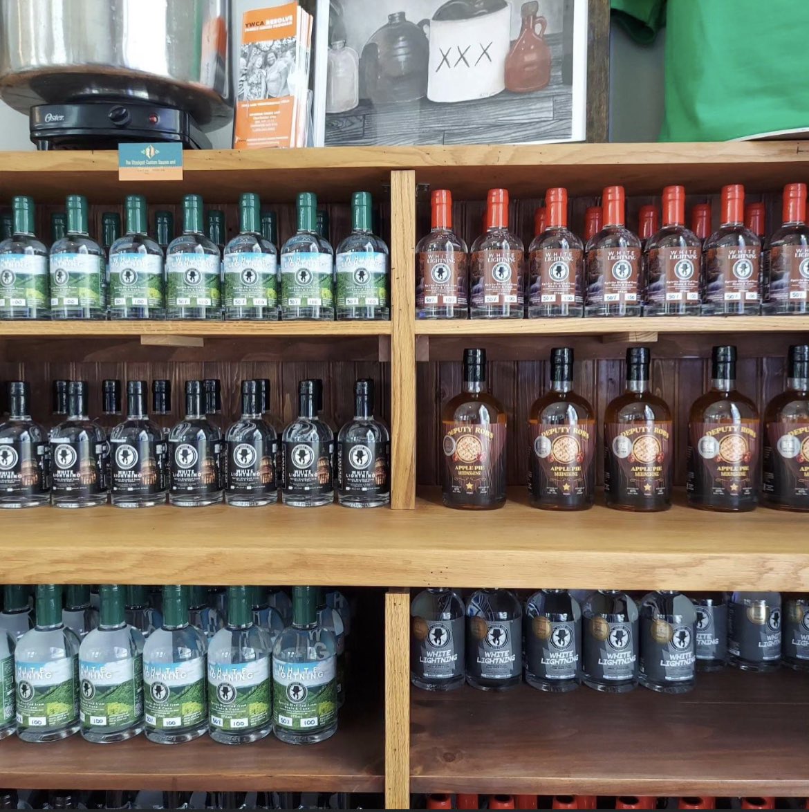 StateDistillery's tweet image. Come see us! #DrinkWV #WV #WestVirginia #CharlestonWV #CharlieWest 🎉🎉🎉🎉